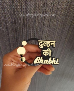 Customized name brooches for wedding